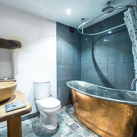 St Davids Hideaway With Roll-Top Bath & Log Burner المظهر الخارجي الصورة