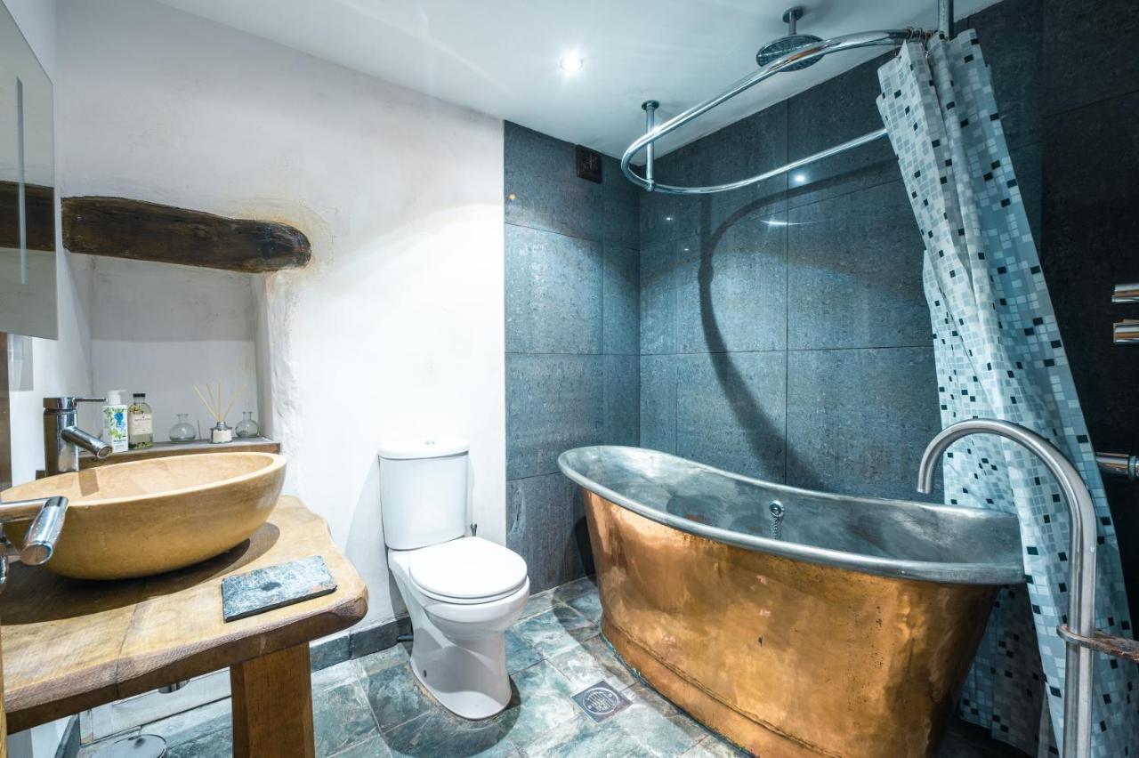 St Davids Hideaway With Roll-Top Bath & Log Burner المظهر الخارجي الصورة